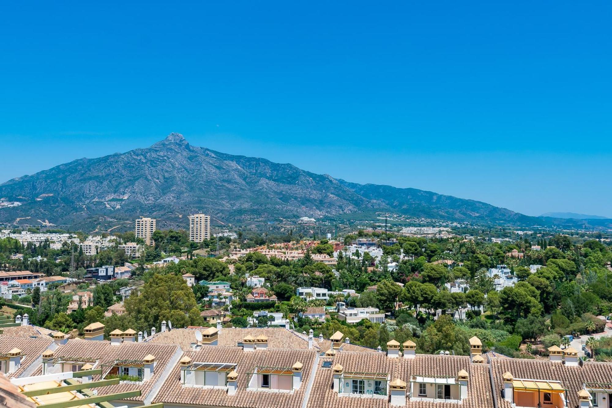 Elegant 2 Bdrm Penthouse With Bbq And Pools Apartment Marbella Exterior photo